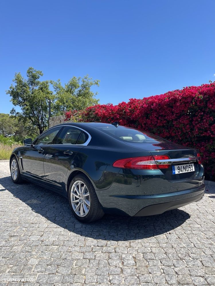 Jaguar XF Sportbrake 2.2 D Luxury - 13