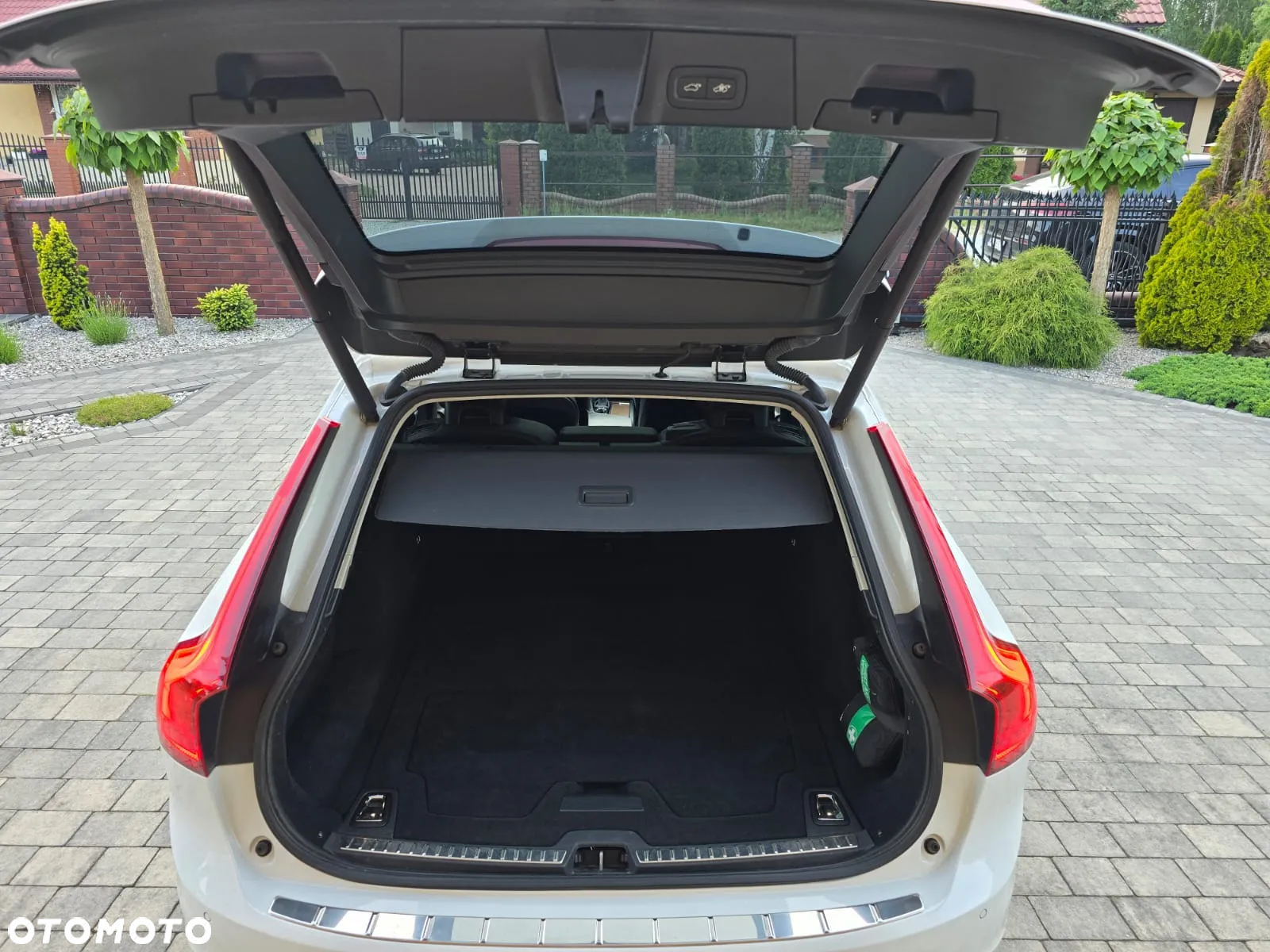 Volvo V90 D5 AWD Geartronic Inscription - 34