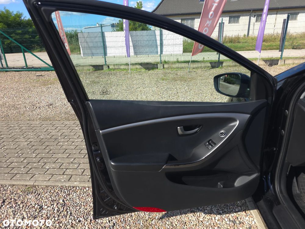 Hyundai i30 blue 1.4 Classic - 17