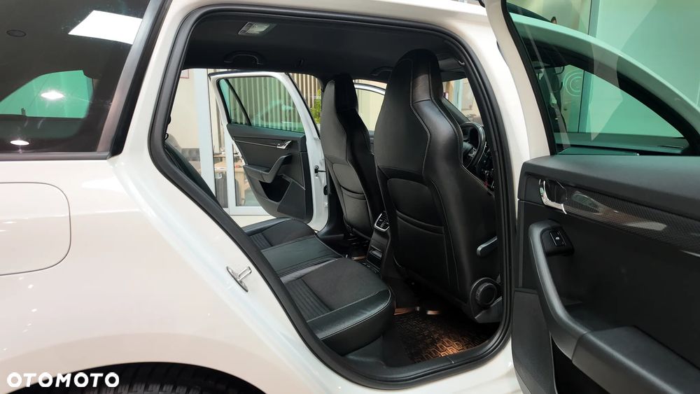 Skoda Octavia 2.0 TDI SCR RS DSG - 22