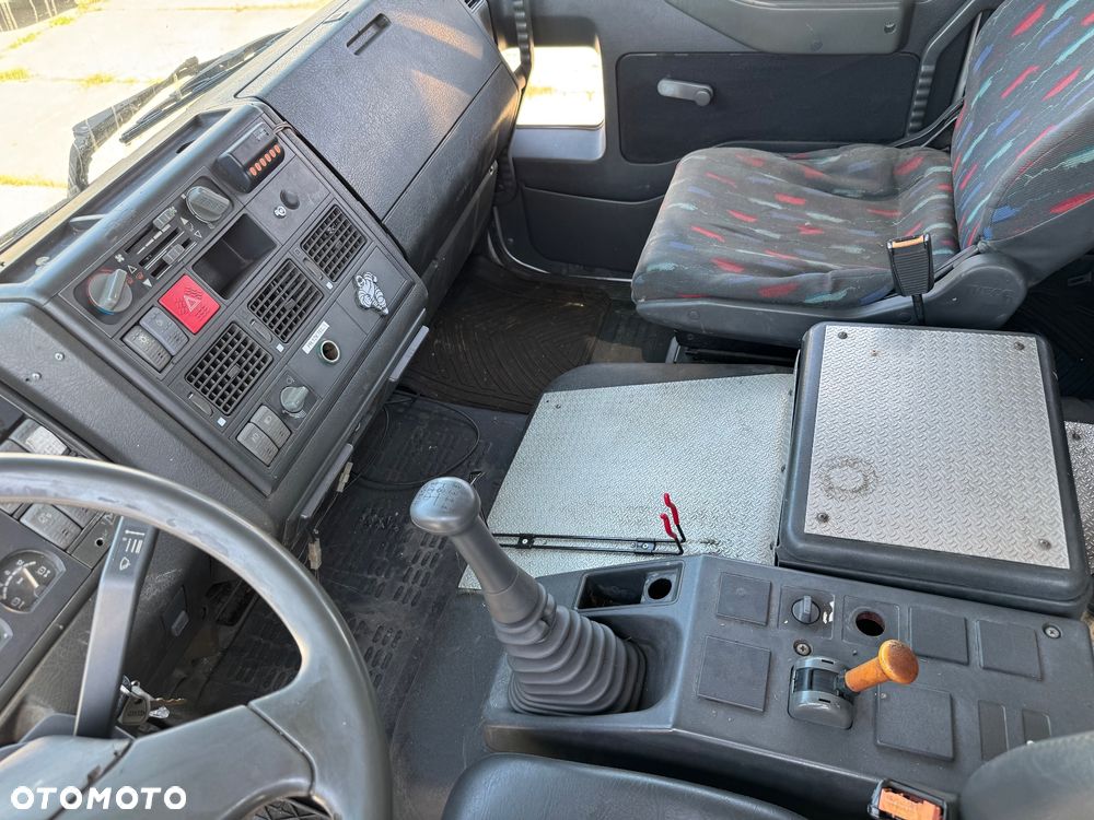 Iveco EuroCargo 100E15 hydrauliczna platforma wciągarka - 23