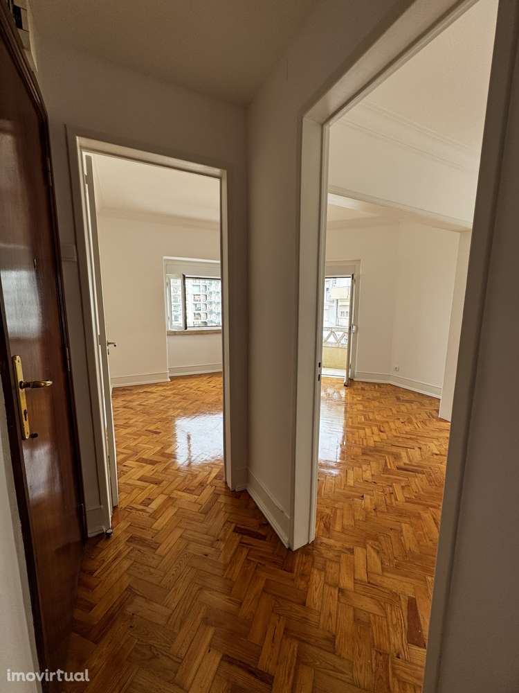 T2 renovado a poucos passos da Redbridge School - Grande imagem: 3/40