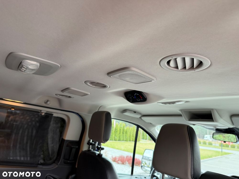 Ford Tourneo Custom - 24