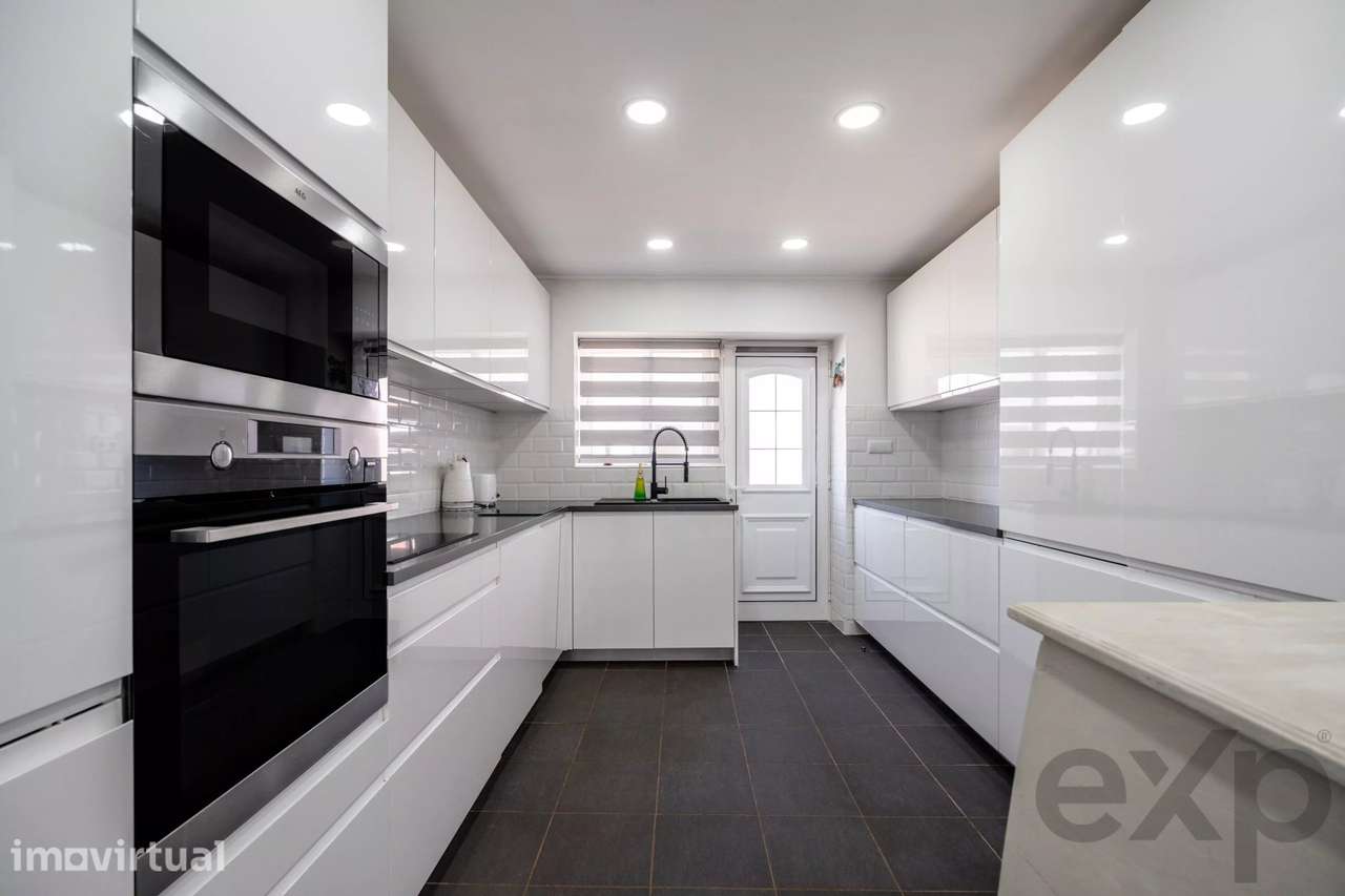 Hermosa casa de 2 quartos renovada com jardim paisagístico e cabana de - Grande imagem: 3/35