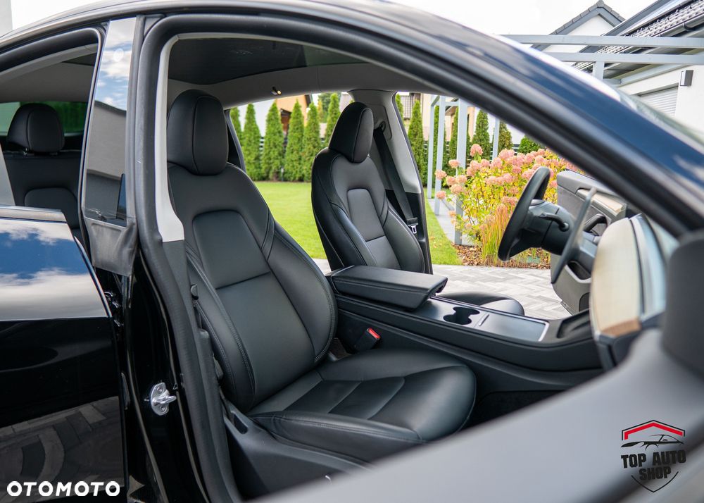 Tesla Y Long Range AWD - 18