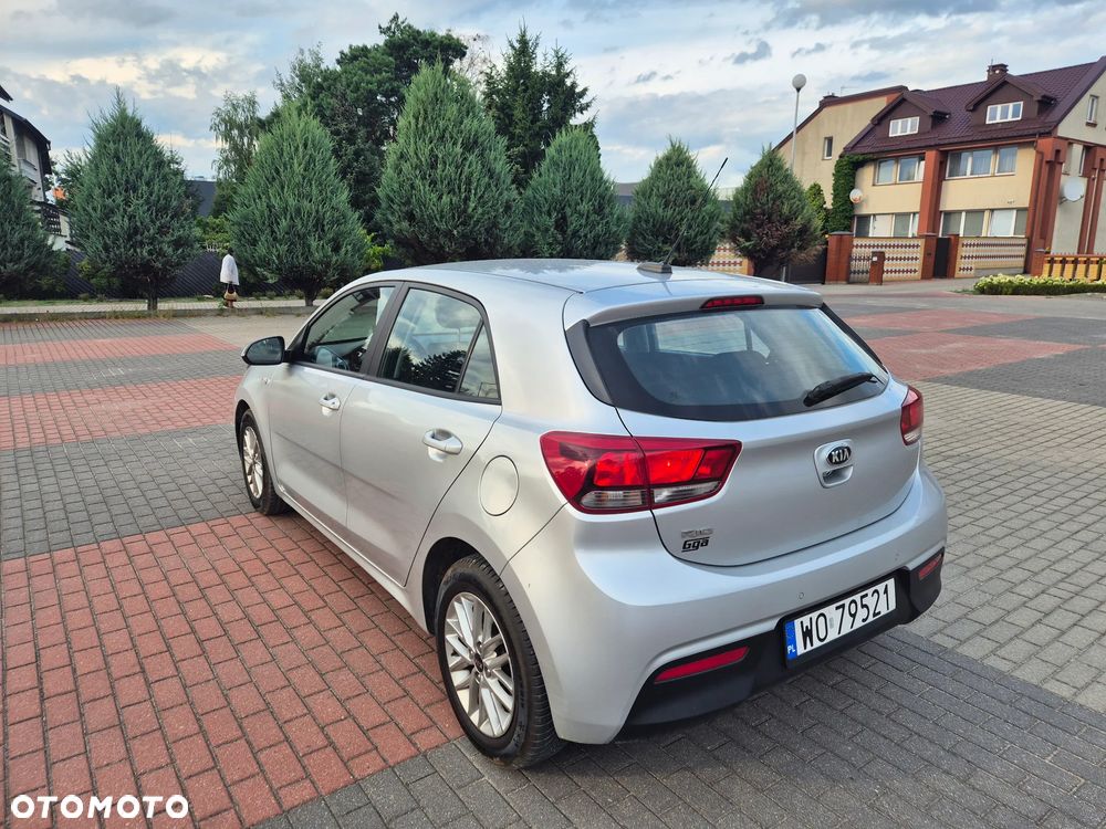 Kia Rio 1.2 L - 4