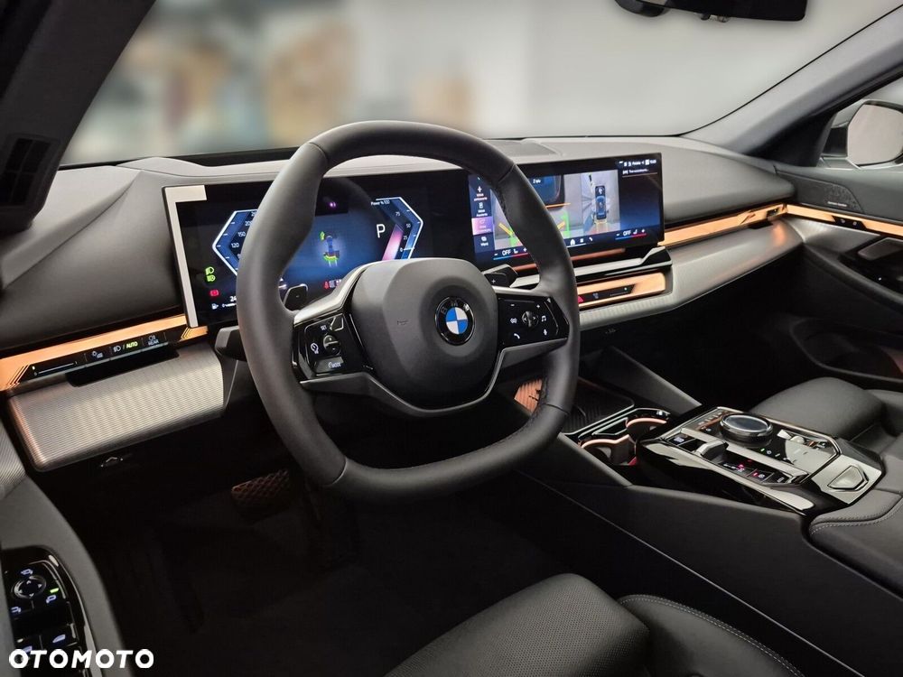 BMW Seria 5 520i mHEV - 16