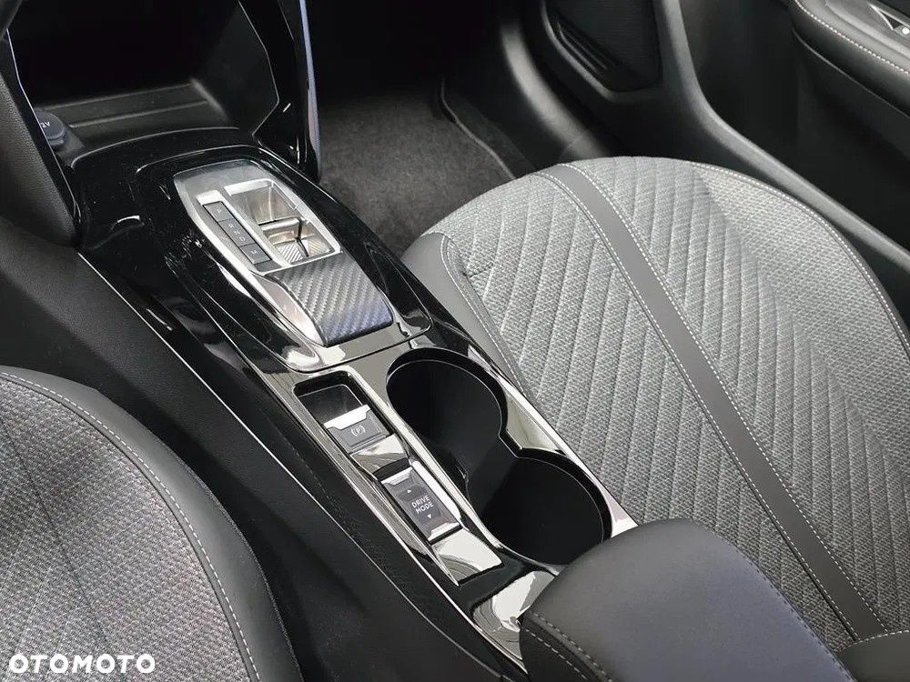 Peugeot 208 - 10
