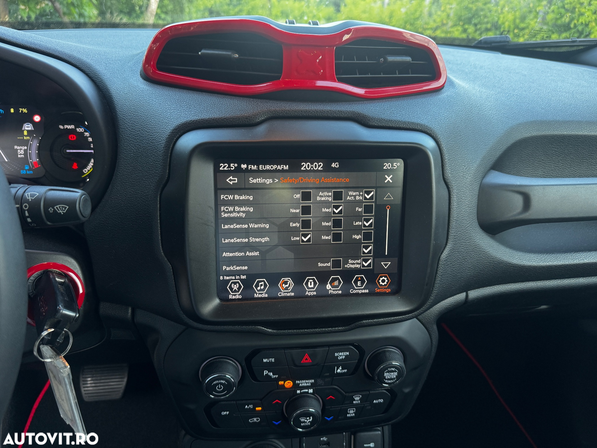 Jeep Renegade - 8
