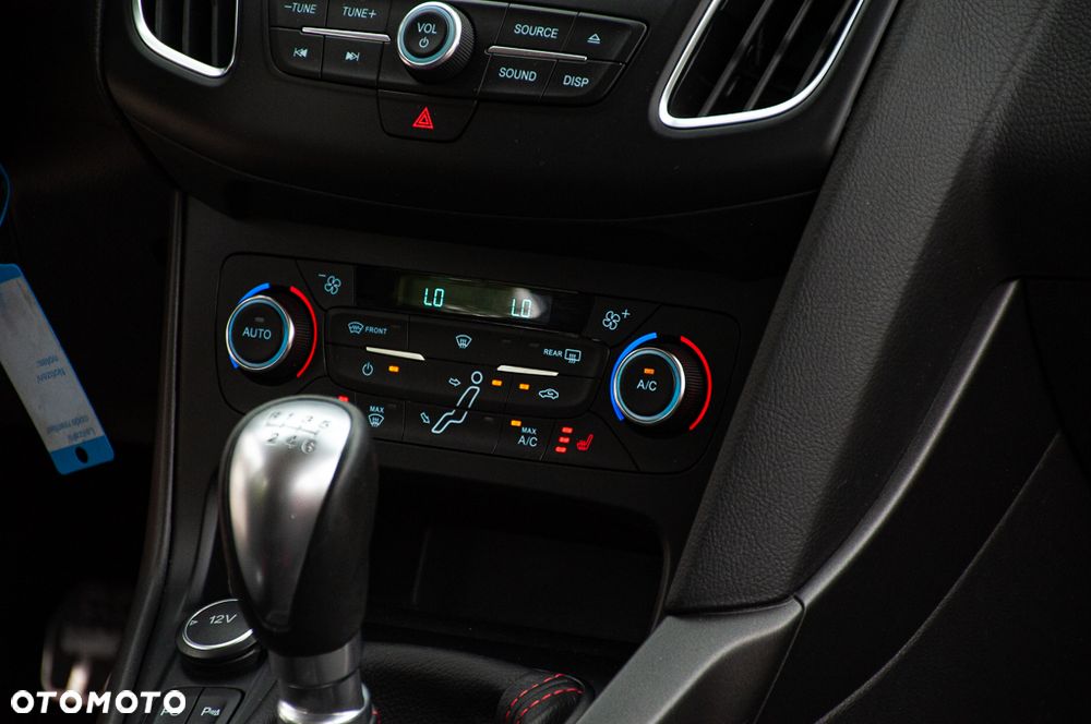 Ford Focus SW 1.5 EcoBoost S&S ST-LINE - 20
