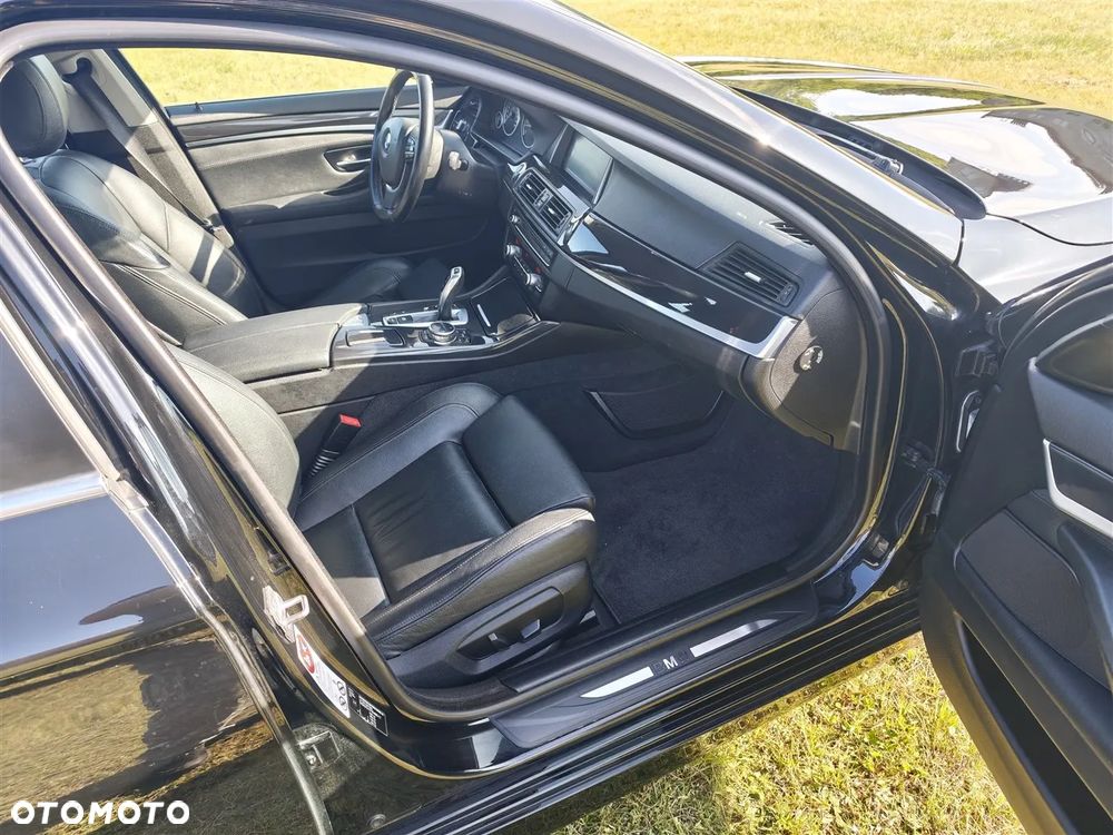 BMW Seria 5 530d xDrive - 28