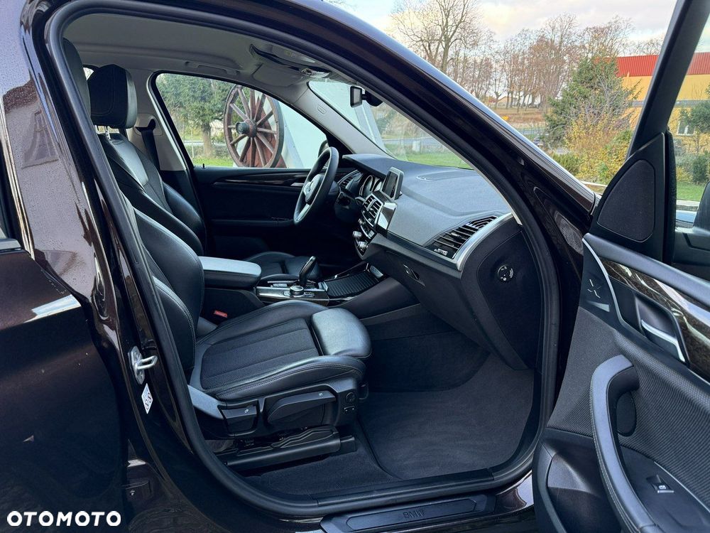 BMW X3 xDrive20i Advantage - 12