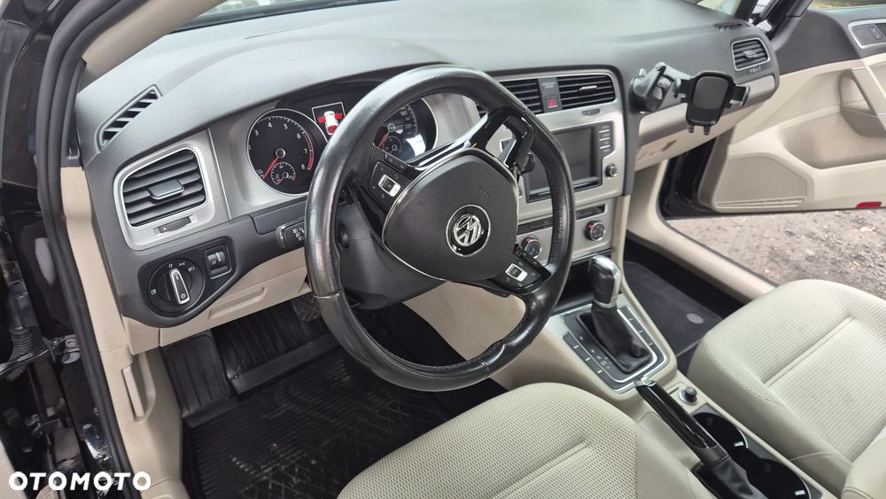 Volkswagen Golf - 10