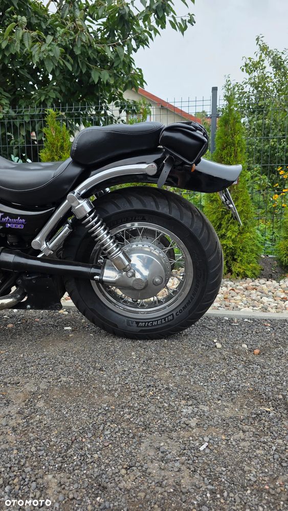 Suzuki Intruder - 14