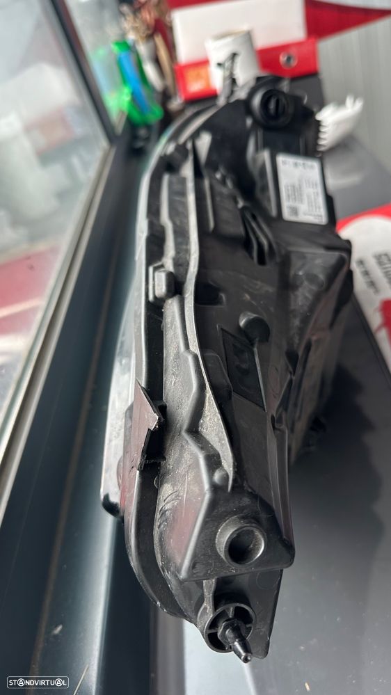 Farol esq Tesla model 3 - 4