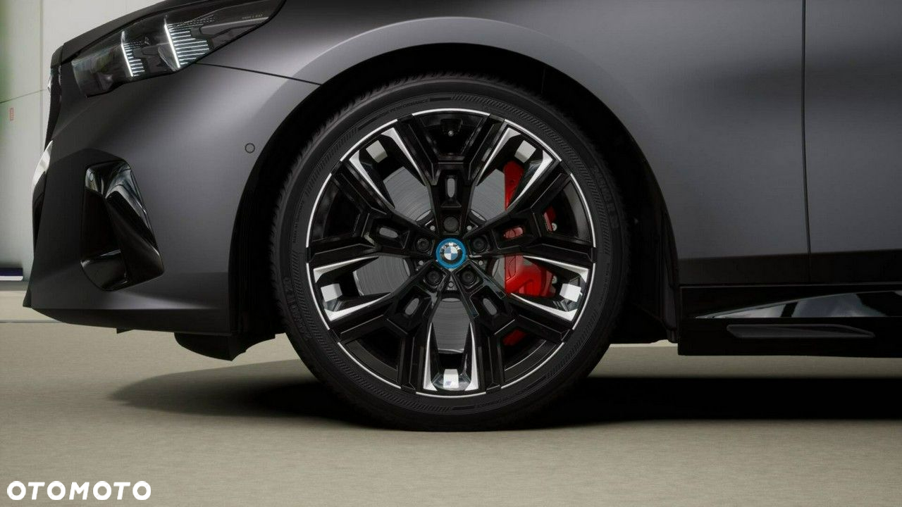 BMW i5 - 11