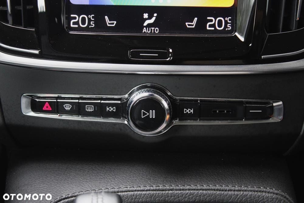 Volvo V90 Cross Country - 16