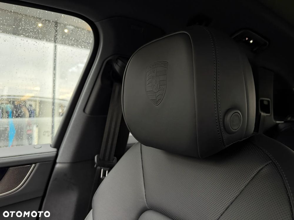 Porsche Cayenne - 30