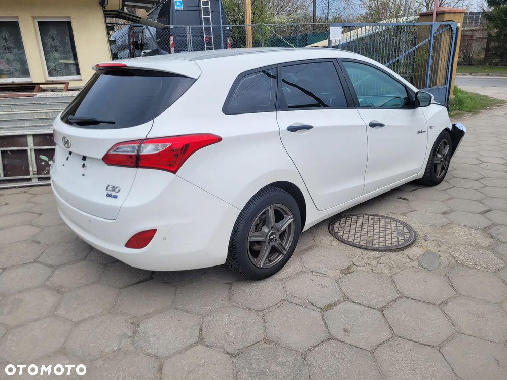 Hyundai i30 blue 1.6 CRDi YES Gold - 5