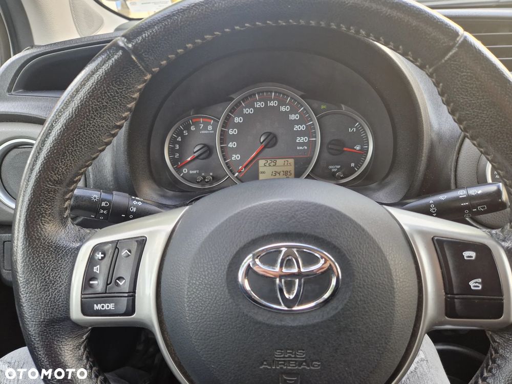 Toyota Yaris 1.33 VVT-i Life - 10