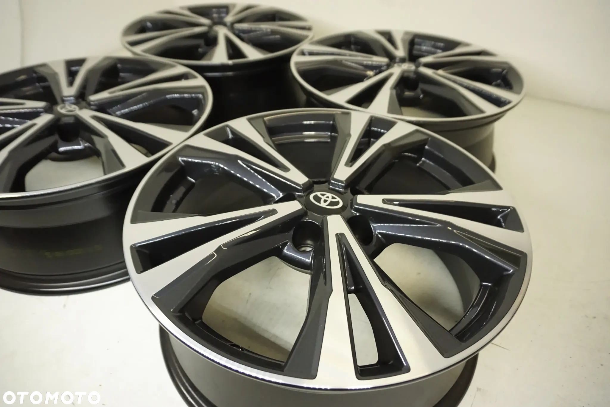 FELGI ALUMINIOWE 18 TOYOTA  CH-R AURIS AVENSIS RAV 4 COROLLA VERSO YARIS CROSS CAMRY  5X114,3 - 7