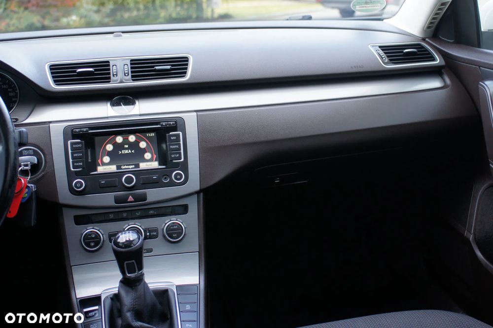 Volkswagen Passat 1.6 TDI Business Line - 30