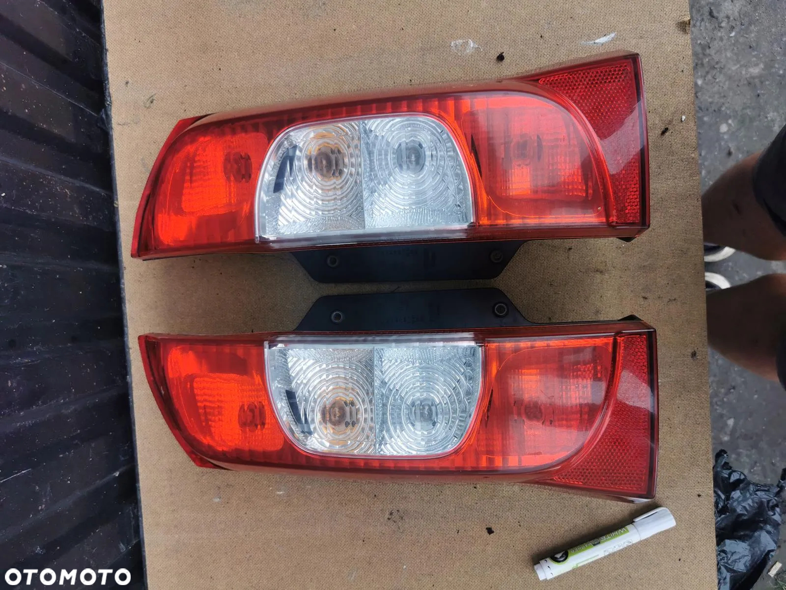 FIAT FIORINO NEMO BIPPER TYLNIA TYLNA LAMPA PRAWA LEWA WYSYŁKA - 2
