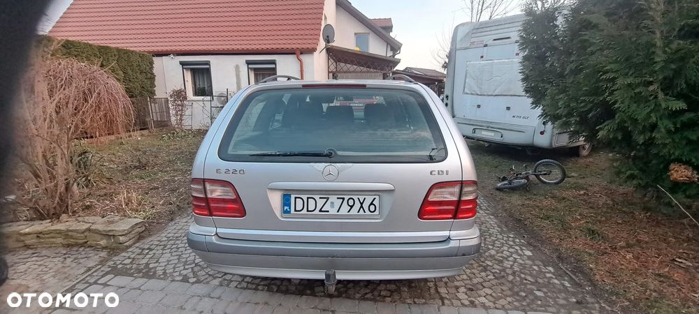 Mercedes-Benz Klasa E 200 CDI Classic DPF - 3