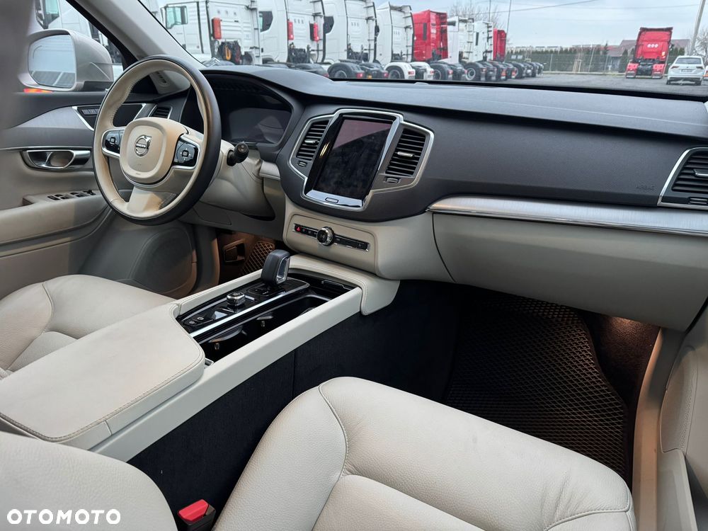 Volvo XC 90 - 18