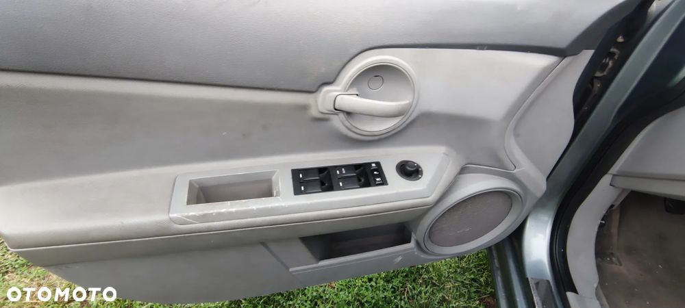 Dodge Avenger 2.0 SE - 8