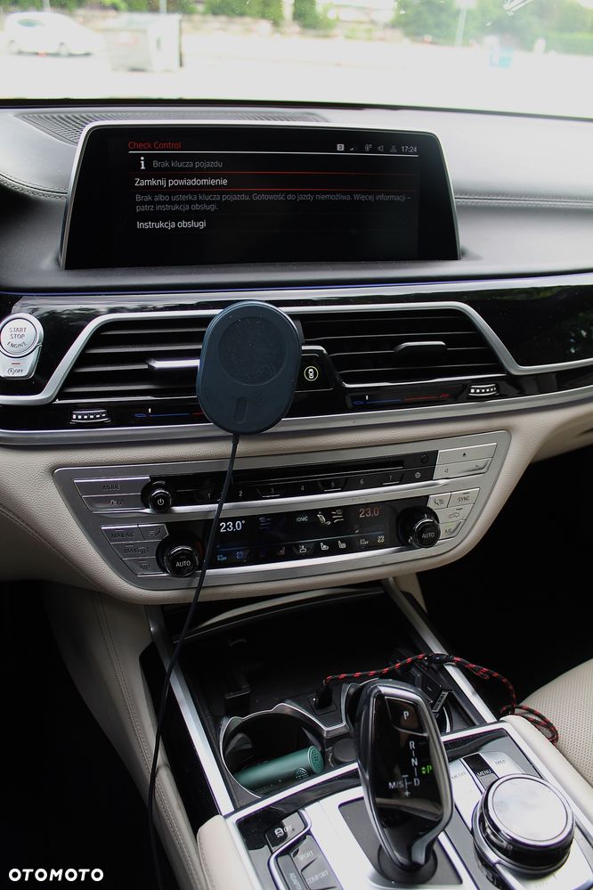 BMW Seria 7 750i xDrive - 10