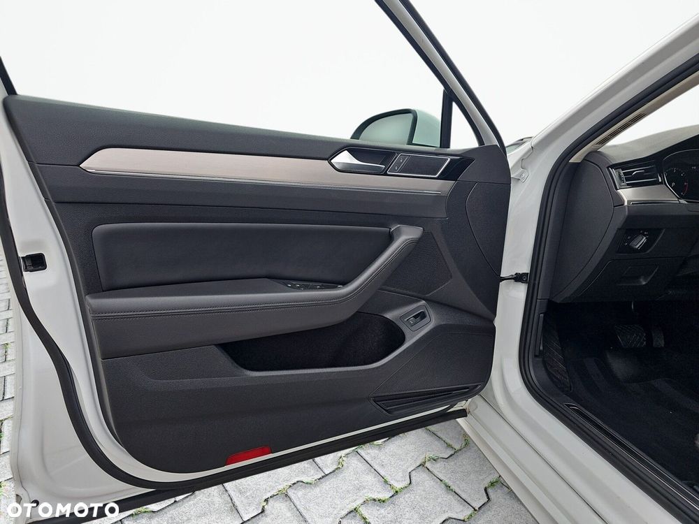 Volkswagen Passat - 16
