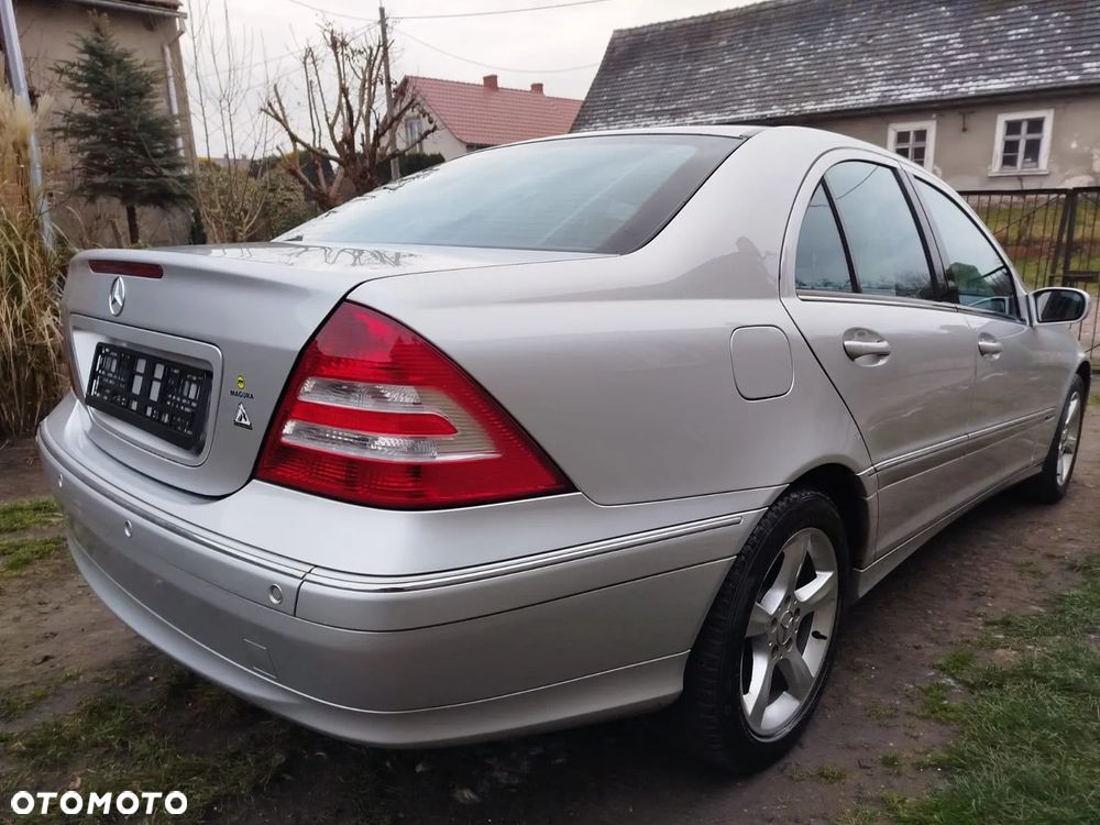 Mercedes-Benz Klasa C 180 Kompressor Automatik Avantgarde - 2