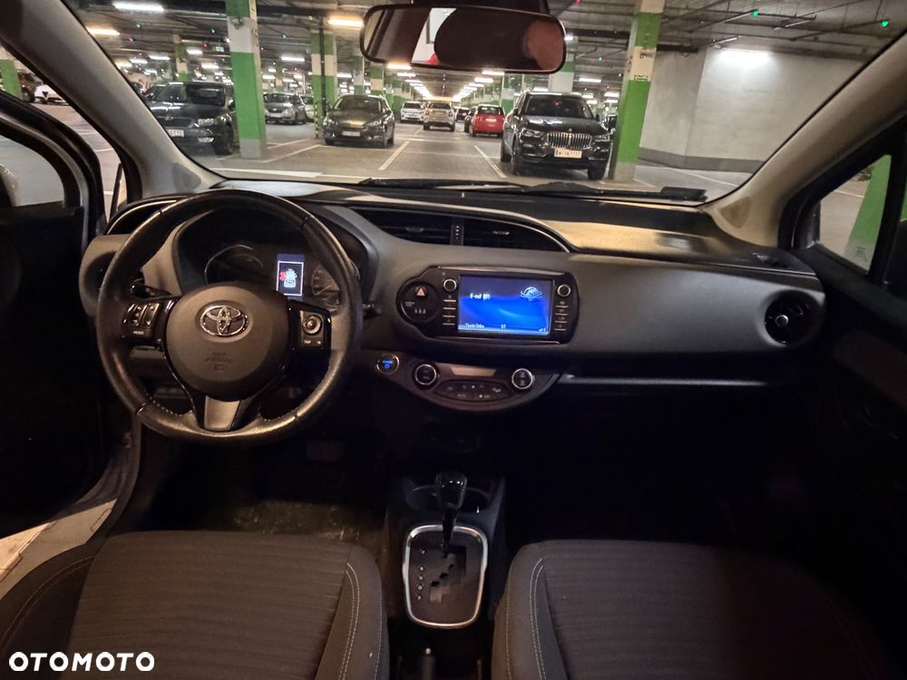Toyota Yaris Hybrid 100 Premium - 21