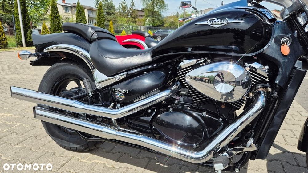 Suzuki Intruder - 12