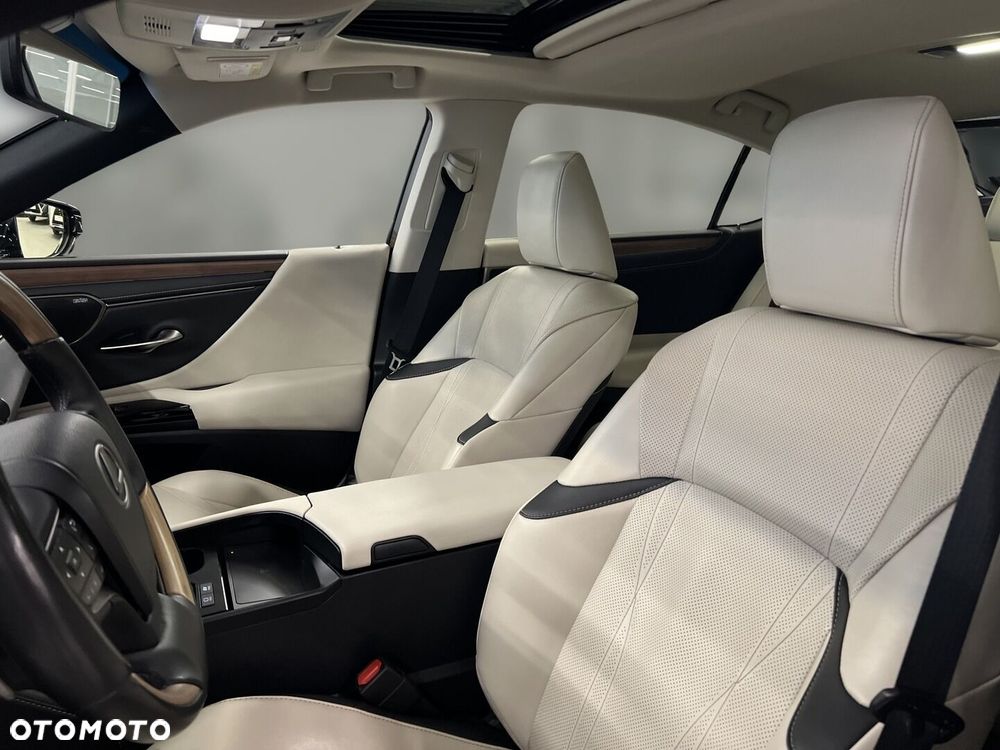Lexus ES 300h Prestige - 12