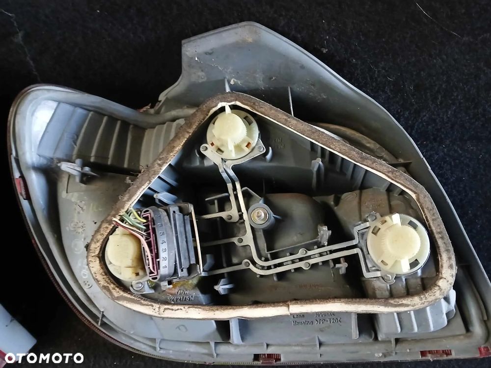 Toyota Yaris I Lampa tylna lewa, prawa - 5