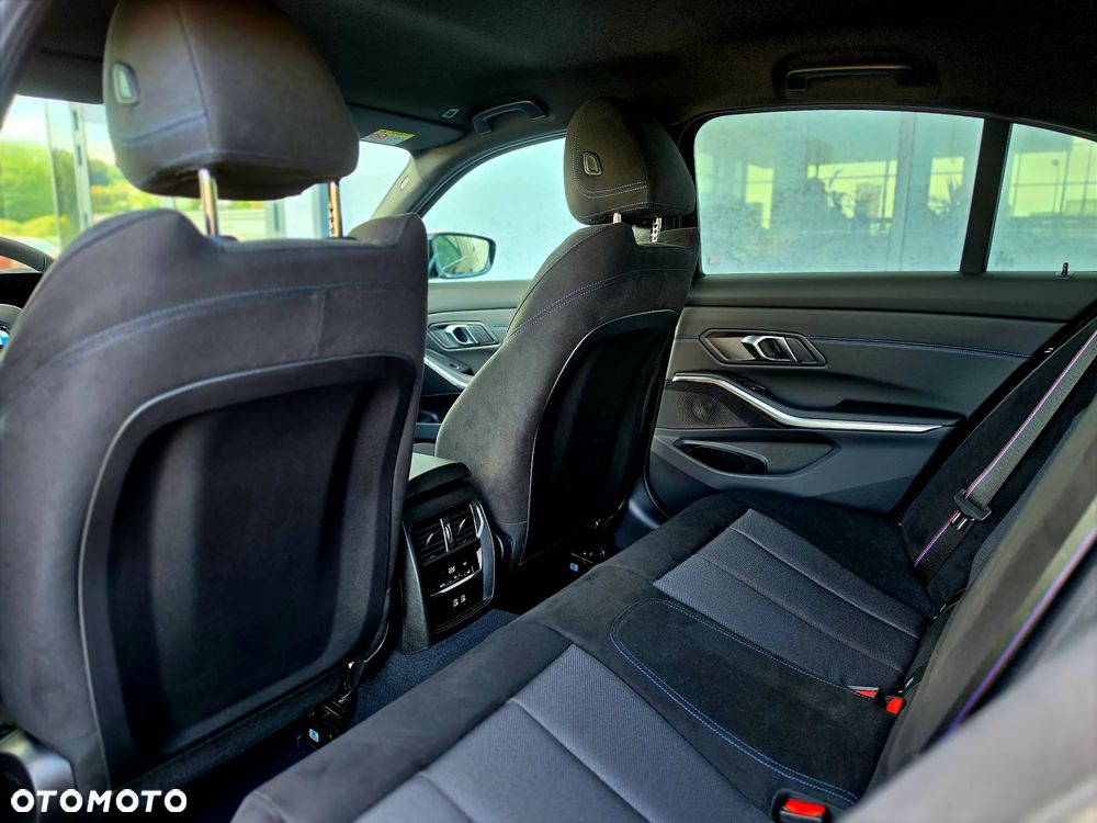 BMW Seria 3 330i xDrive M Sport - 31