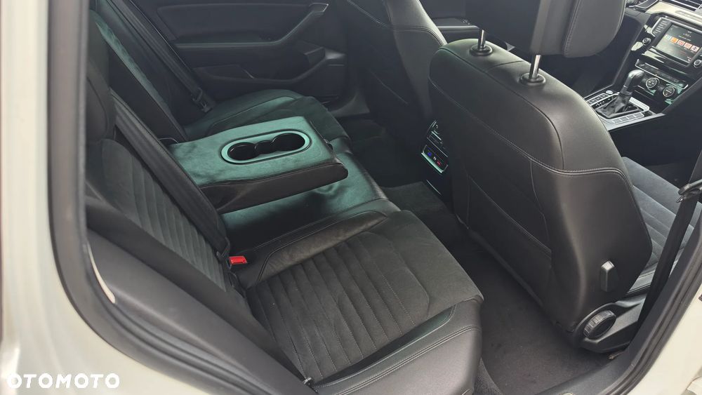 Volkswagen Passat 2.0 TDI SCR (BlueMotion Tech) 4Motion D Highline - 16