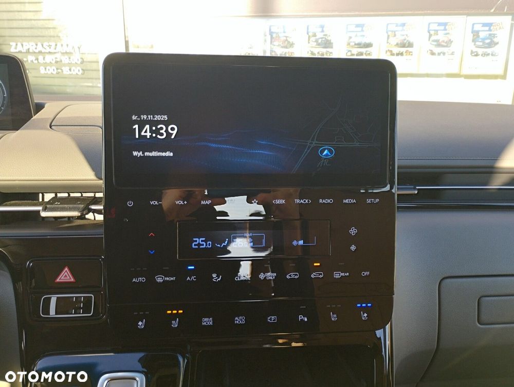 Hyundai Staria 1.6 T-GDI HEV Luxury - 7