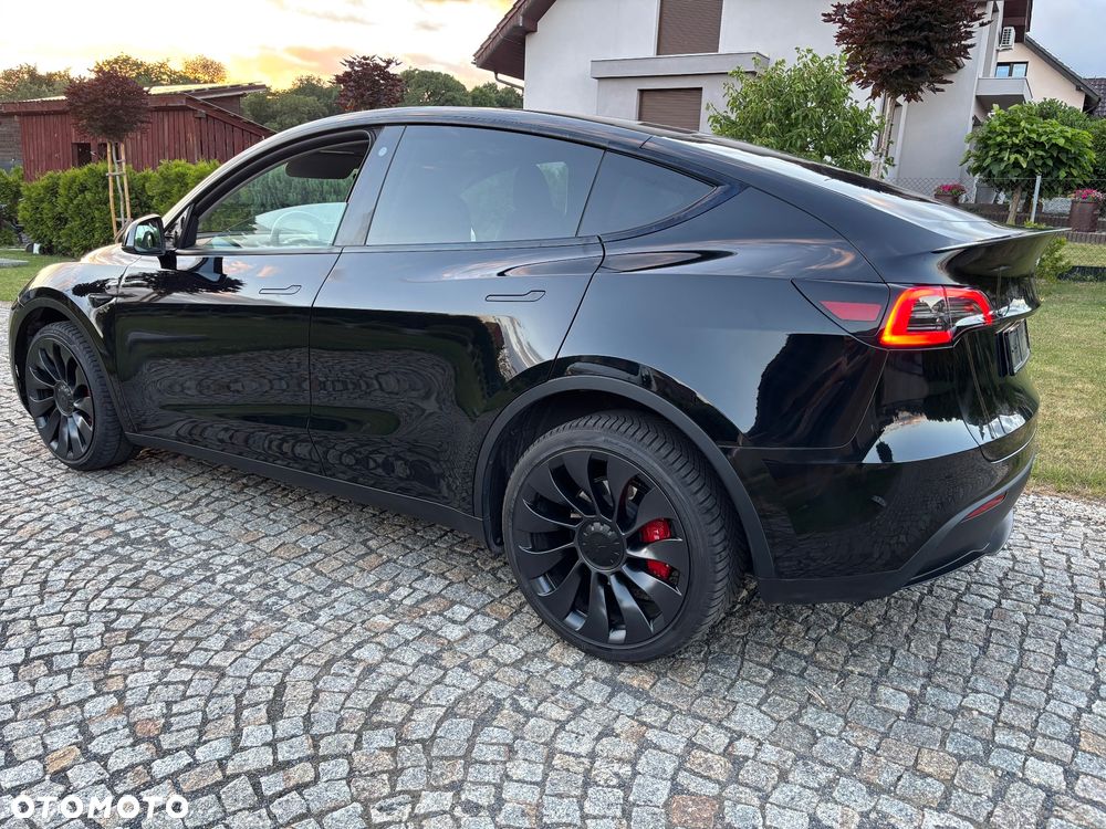 Tesla Model Y Long Range Dual Motor AWD - 9