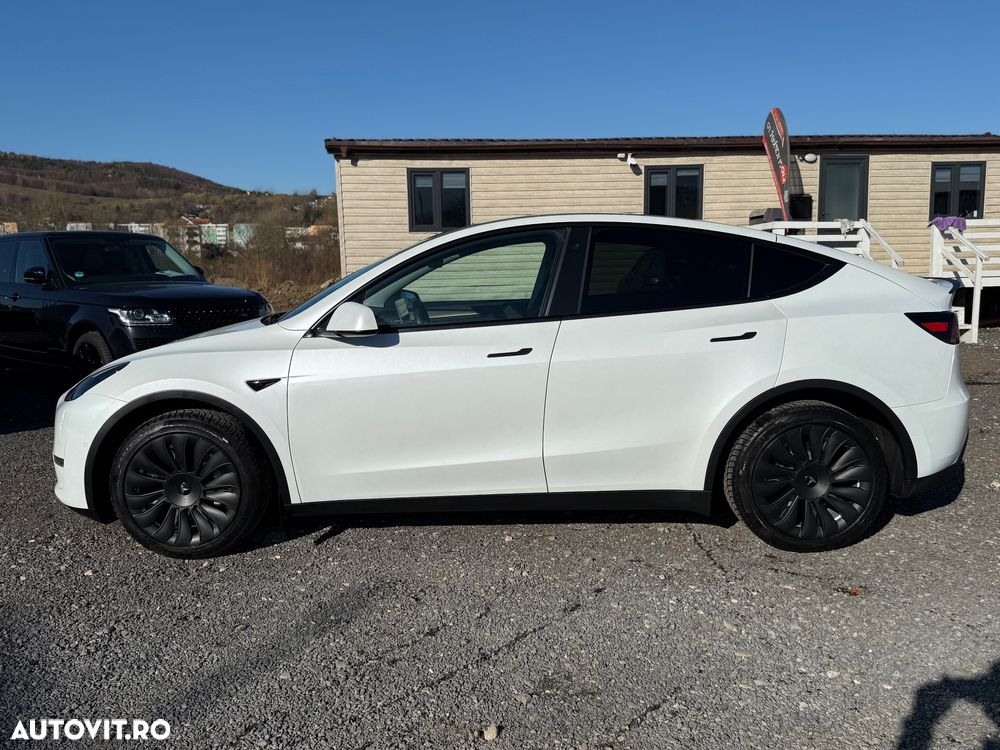 Tesla Model Y AWD Performance - 38