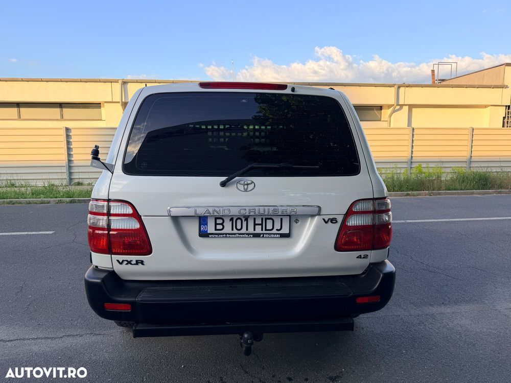 Toyota Land Cruiser - 2