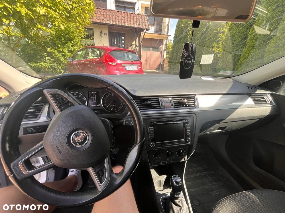 Skoda RAPID 1.2 Ambition - 10