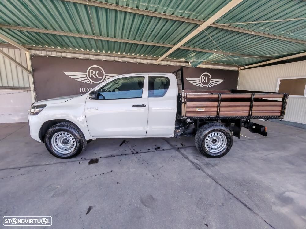 Toyota Hilux 2.4 D-4D 4WD CE 3L - 5