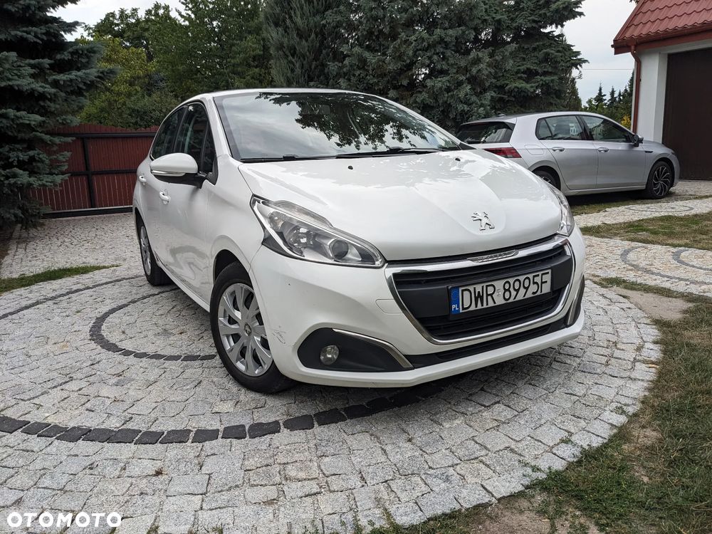 Peugeot 208 - 1