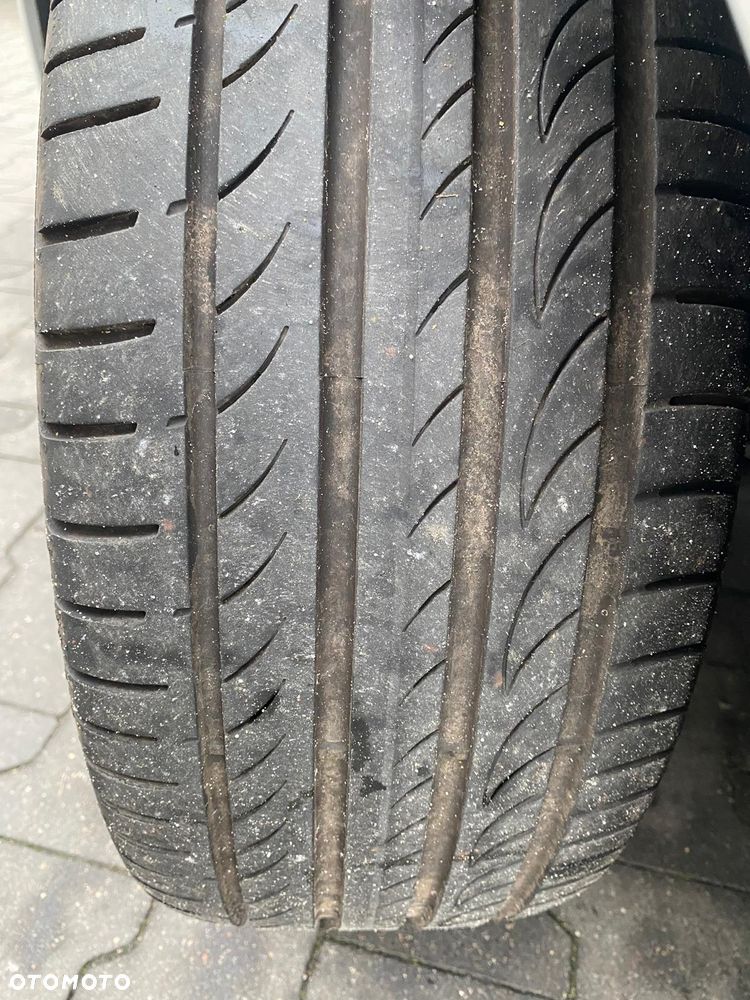 Volkswagen Golf 2.0 BlueTDI DSG Highline - 36