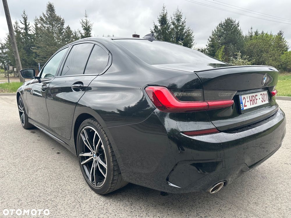 BMW Seria 3 330e M Sport - 12