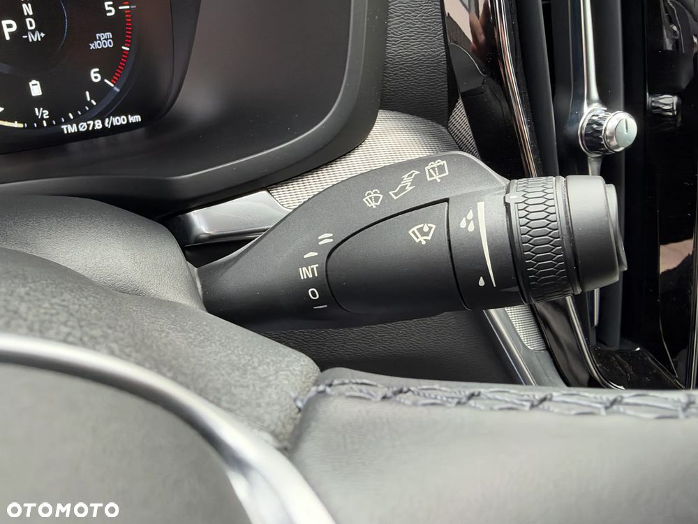 Volvo V60 B4 D R-Design - 28