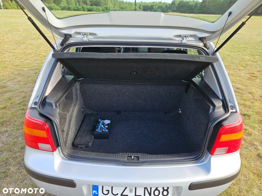 Volkswagen Golf 1.6 Basis - 27